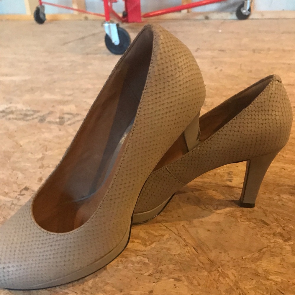 Clark’s Nude Heels